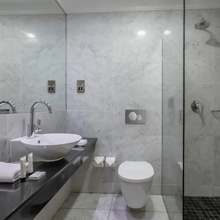The Victoria Hotel 3*