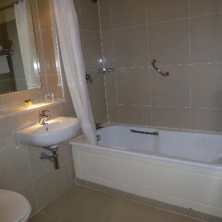The Victoria 3*