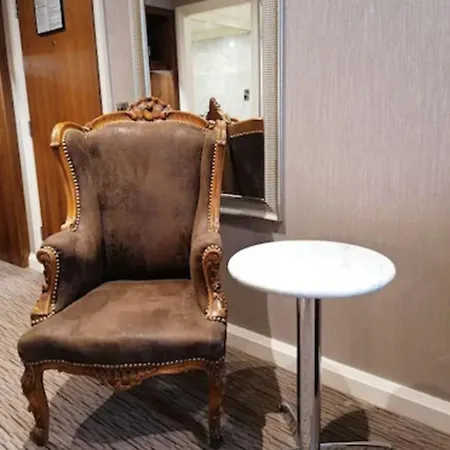 The Victoria 3*