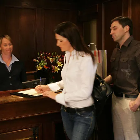 The Victoria Hotel 3*